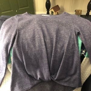 Nwot sweater w twist front